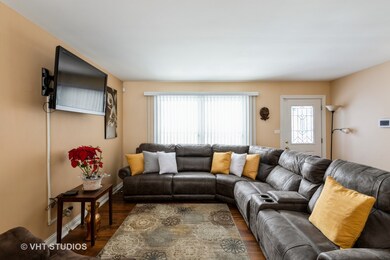 17218 Peach Grove Ln, Hazel Crest, IL 60429 - photo 2