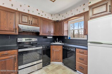196 Riveredge Rd, Tinton Falls, NJ 07724 - photo 5