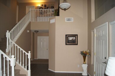 2302 E Torrey Pines - Entry