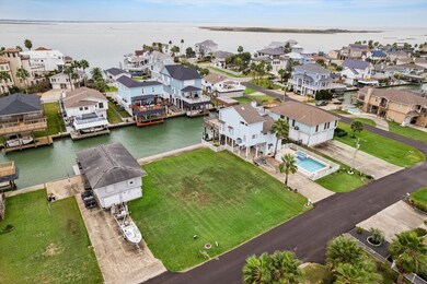 1223 Maui Dr, Tiki Island, TX 77554 - photo 3