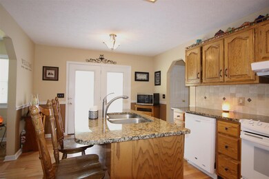 Looking to the other side and giving a peek at the breakfast nook area also. 