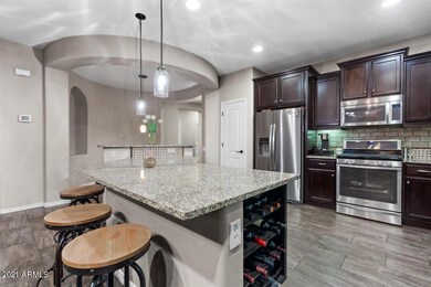 07-Kitchen Breakfast Bar