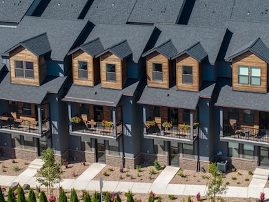 20532 NE Empire Ave, Bend, OR 97701 - photo 2