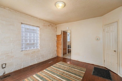 1403-1405 S Ohio Ave-4