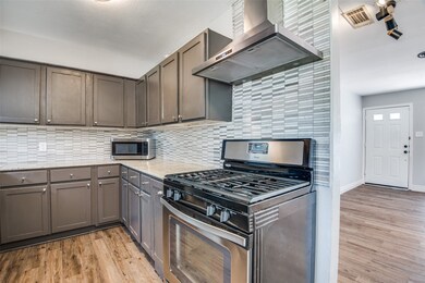 708 Oak Dr, Hurst, TX 76053 - photo 3