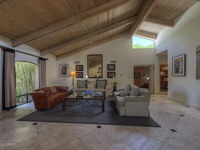 004_Living Room