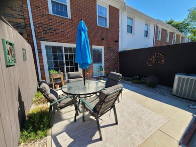 565 Simbury St, Columbus, OH 43228 - photo 6