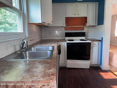 1422 Redwood St, Lansing, MI 48915 - photo 6