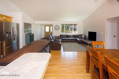 06-Living Room_DMD_7126