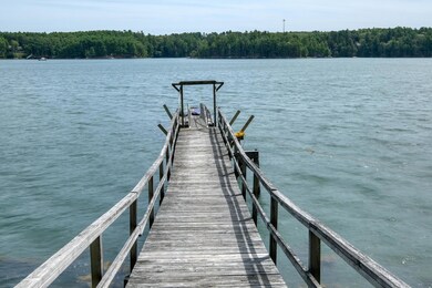Perkins_Point_Road_9496