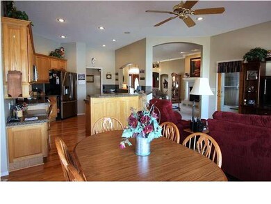 Kitchen and Eating Bar