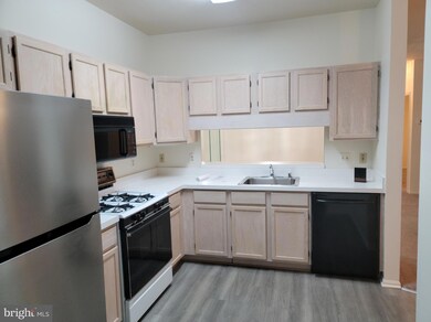 9130 Groffs Mill Dr unit 9130, Owings Mills, MD 21117 - photo 7