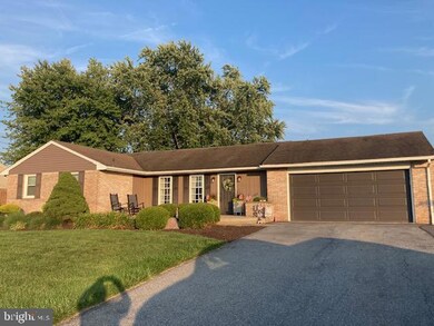 214 E Spruce St, New Holland, PA 17557 - photo 2