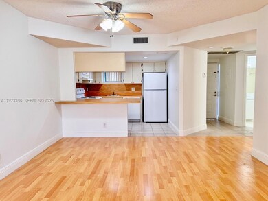 8290 Lake Dr unit 309, Doral, FL 33166 - photo 5