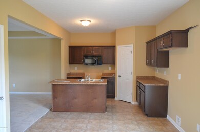 302 Gentry Crossings Blvd, Mount Washington, KY 40047 - photo 2