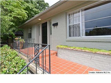 Attractive and inviting front entry. Tile entry