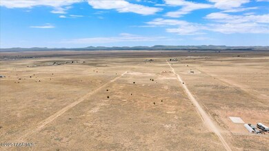 3257 W Limestone Dr, Paulden, AZ 86334 - photo 4