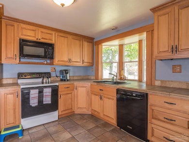 62570 Dixon Loop, Bend, OR 97701 - photo 3