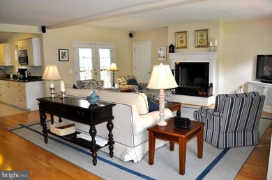 201 Owaissa Ct SE, Vienna, VA 22180 - photo 2