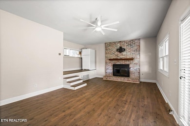 306 E Walden St, La Follette, TN 37766 - photo 4