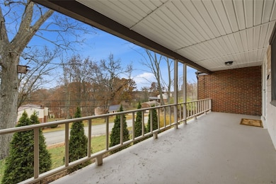 2725 Locust Dr, Pittsburgh, PA 15241 - photo 2