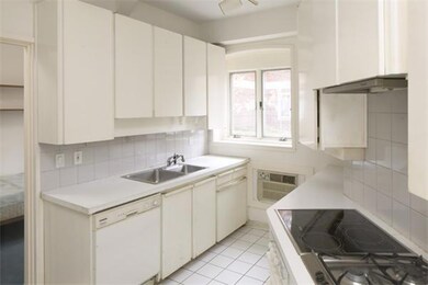 984 Memorial Dr unit 103, Cambridge, MA 02138 - photo 4