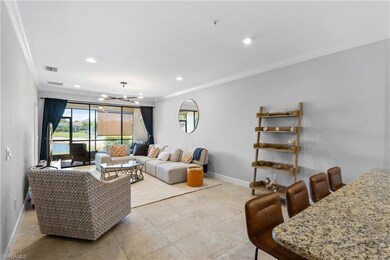 Living room with crown molding, baseboards, light 