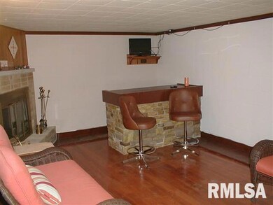 305 Mayfair Dr, Lincoln, IL 62656 - photo 6