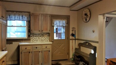 47 Linden St, Rochester, NH 03867 - photo 2