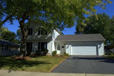 1061 Alameda Dr, Aurora, IL 60506 - photo 2