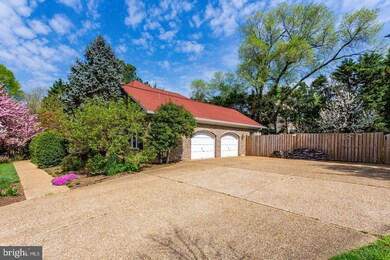 6802 Langley Springs Ct, McLean, VA 22101 - photo 5