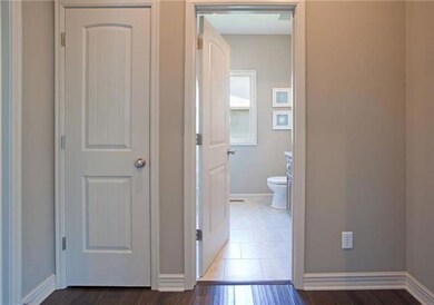 1609 SW 41st St, Lees Summit, MO 64082 - photo 4