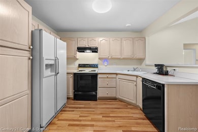 9 Canfield Cir, Dearborn Heights, MI 48127 - photo 7