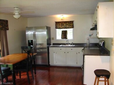 6878 Royal Ridge Rd, Ramseur, NC 27316 - photo 5