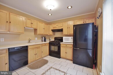 8242 Catbird Cir unit 8242D-, Lorton, VA 22079 - photo 7