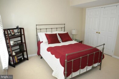 10460 Breckinridge Ln, Fairfax, VA 22030 - photo 2