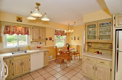 101 Sargent - Bright Kitchen 4