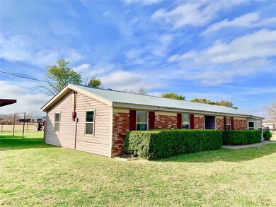 704 W Lee Ave, Weatherford, TX 76086 - photo 2