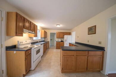 Kitchen, 3 year old appliances stay