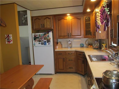 2469 S 6th St, Allentown, PA 18103 - photo 7