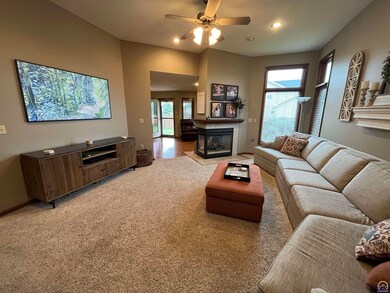 2635 SW Santa fe Dr, Topeka, KS 66614 - photo 2