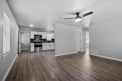 101 E Day St, Denison, TX 75021 - photo 6