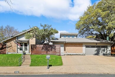 2820 Lawtherwood Place, Dallas, TX 75214 - photo 2