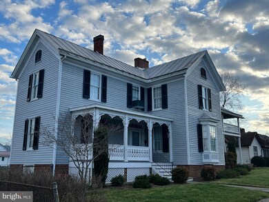 210 Washington St, Moorefield, WV 26836 - photo 4