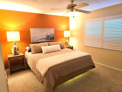 Primary suite w/ private bath and walk-in closet