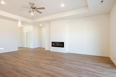 1147 N Yucca-16