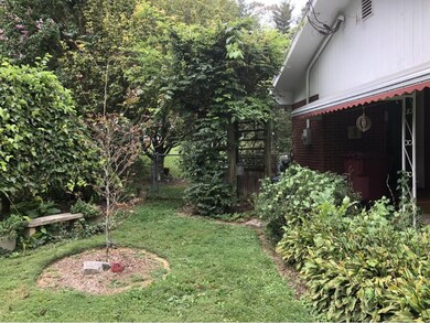 2308 Abbott Dr, Johnson City, TN 37601 - photo 4