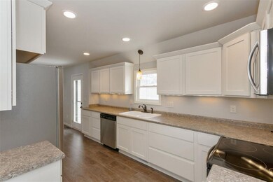 612 26th St SE, Cedar Rapids, IA 52403 - photo 7