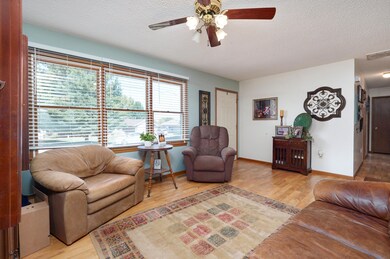 1050 W Minor St-8