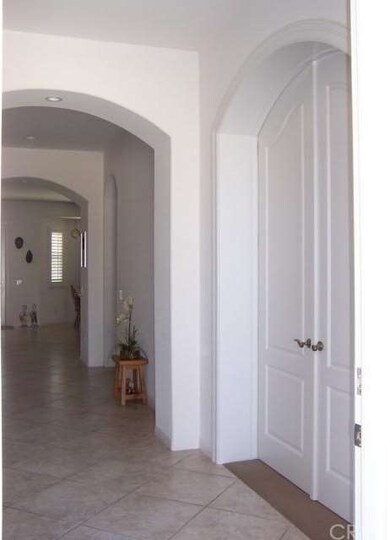 Large Tile Entryway with 9' plus ceilings